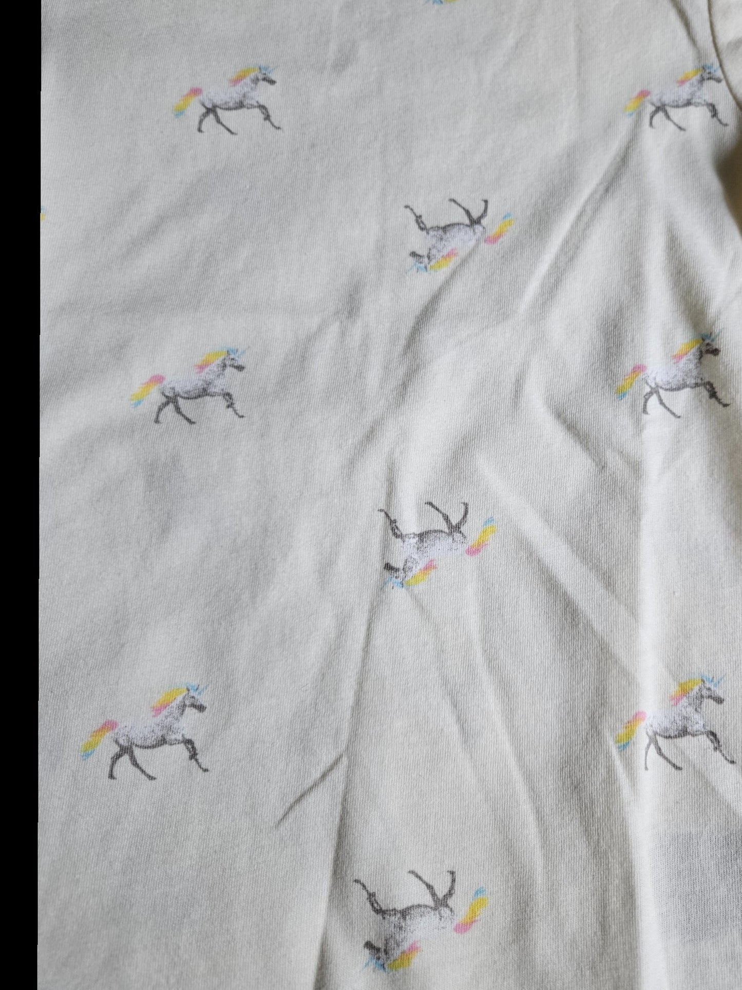 Old Navy white tee with unicorn print 5T NWT