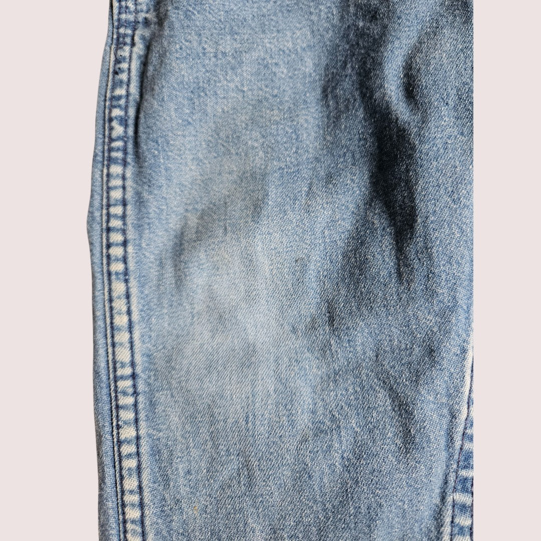 Vintage Oshkosh overalls with the contrasting red details and embossed emblem 2T