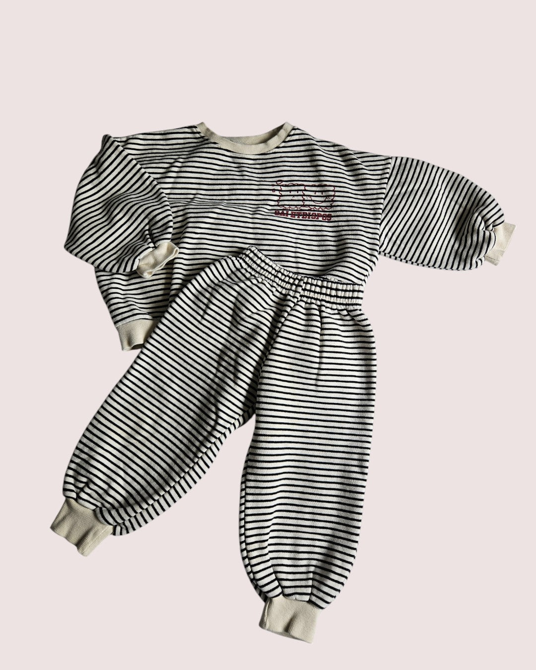 korean brand two piece sweatsuit Best fit 2-4T