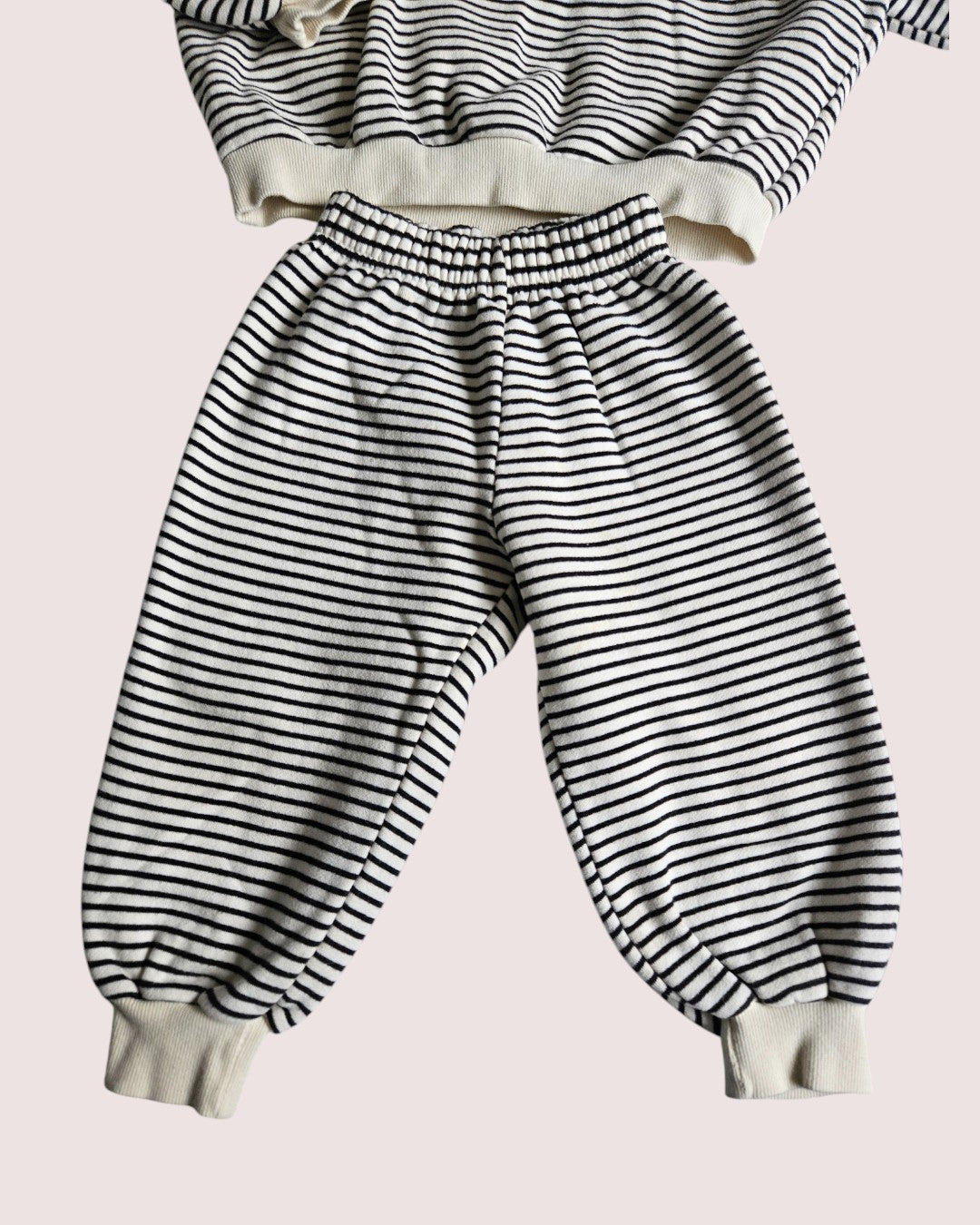 korean brand two piece sweatsuit Best fit 2-4T