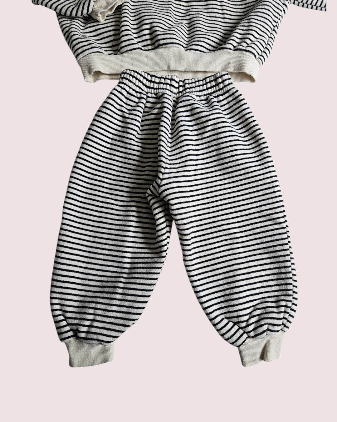 korean brand two piece sweatsuit Best fit 2-4T