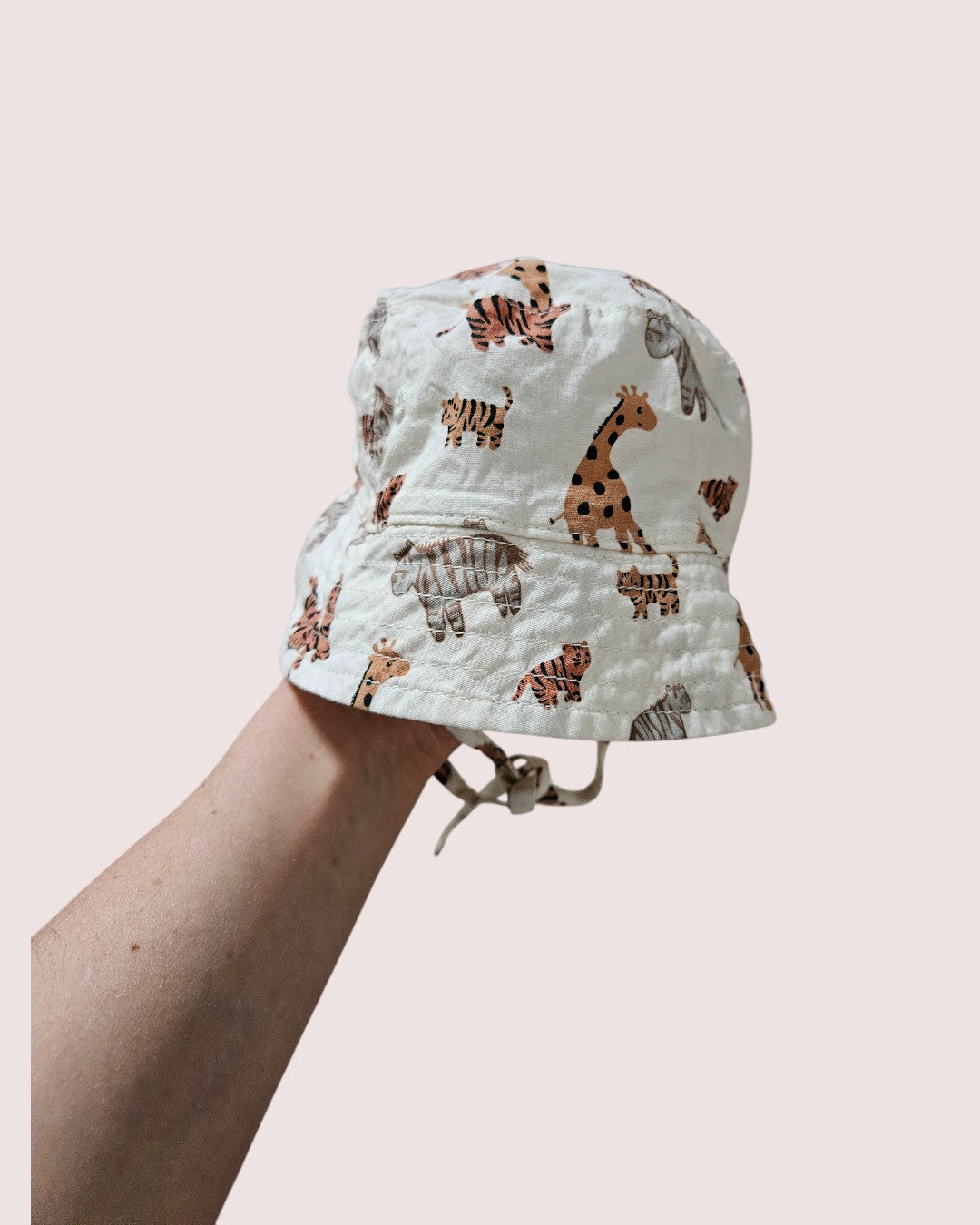 H&M bucket hat 9-12m