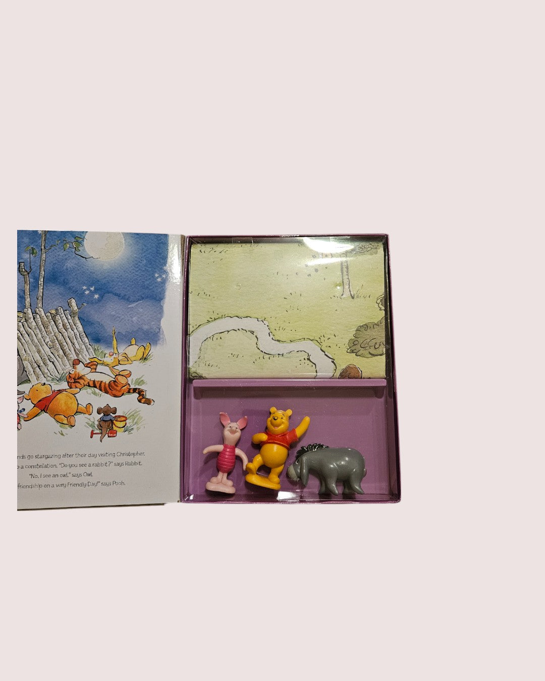 Vintage Winnie the Pooh carry and play set with figurines
