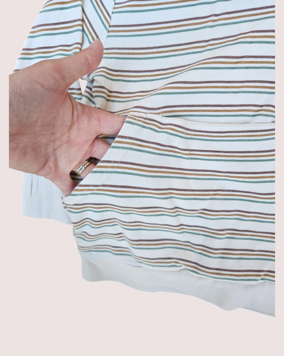 Goumi Kids lounge set pants and long sleeve 4T -colourful stripes