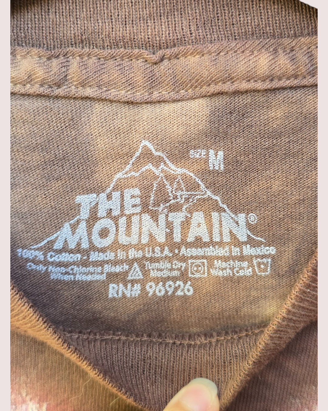 The Mountain giraffe silly face tee NWT Youth M