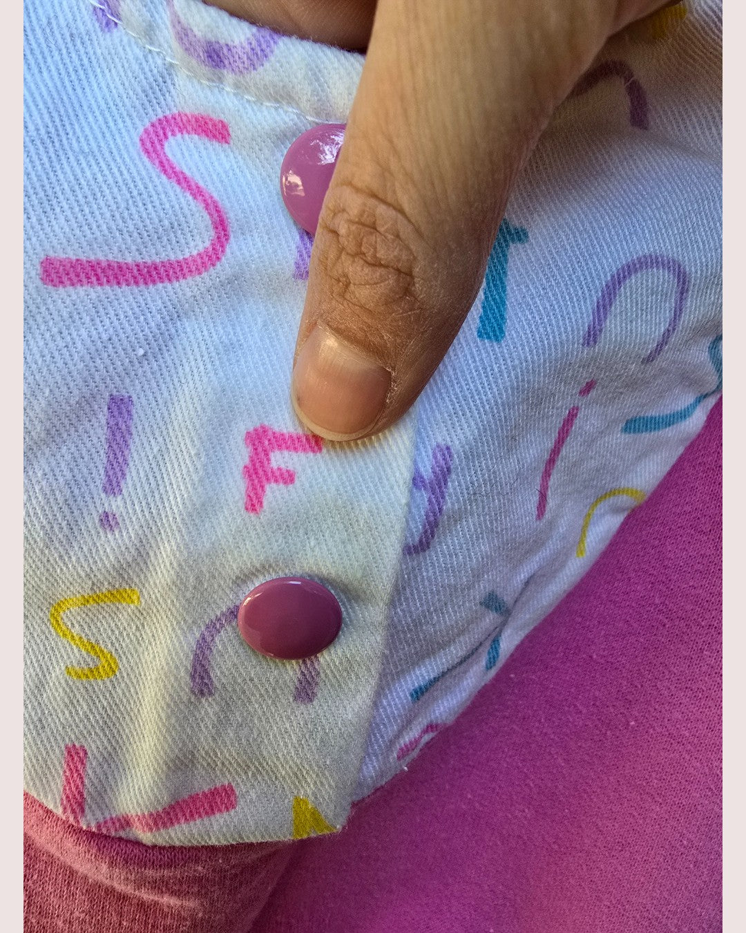 Vintage tee with alphabet details and the cutest puff sleeves 18m
