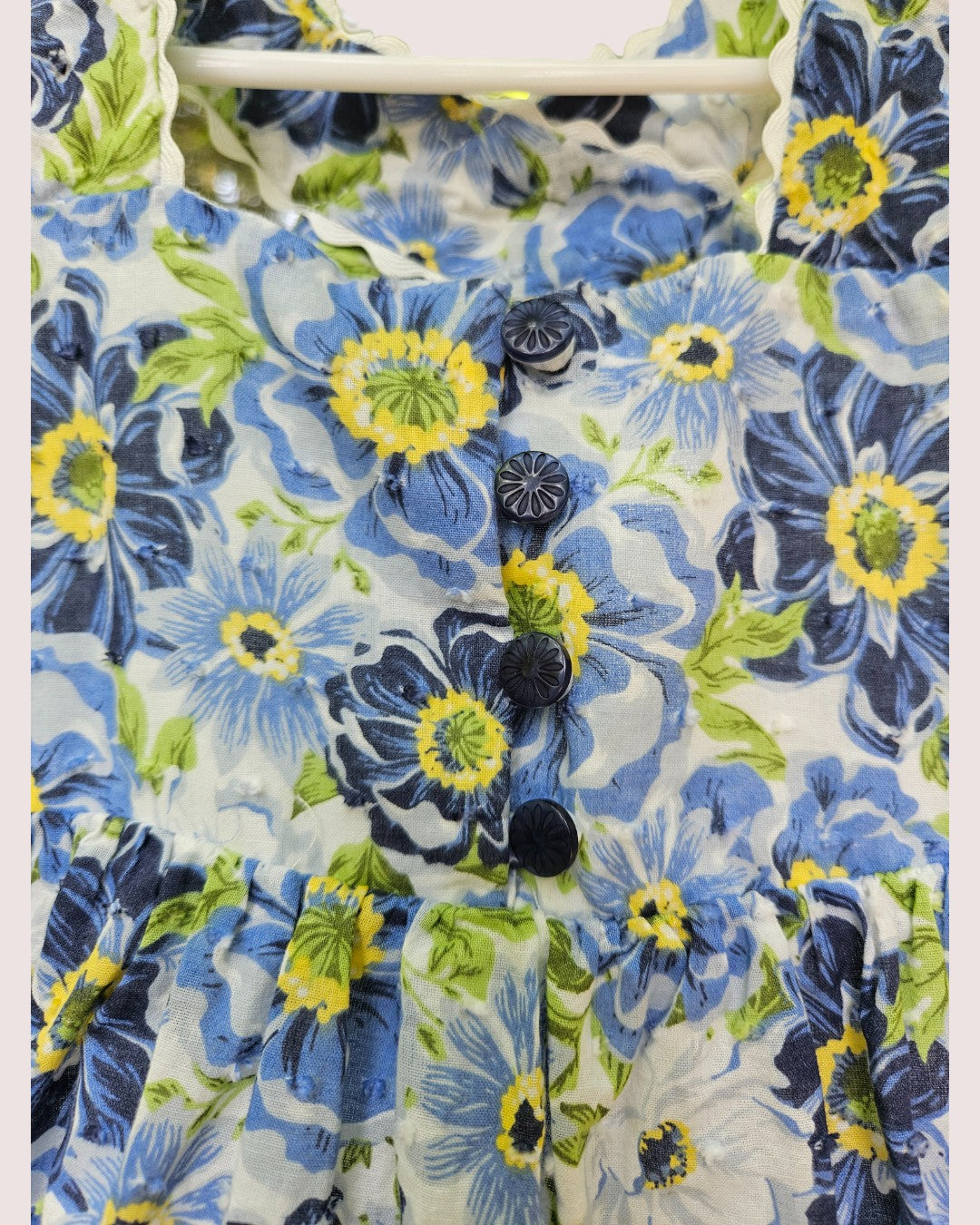 Max studio floral print tank with crisscross back Size 4-5