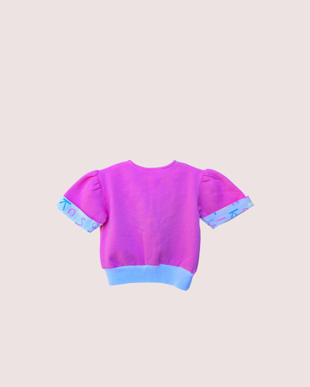 Vintage tee with alphabet details and the cutest puff sleeves 18m
