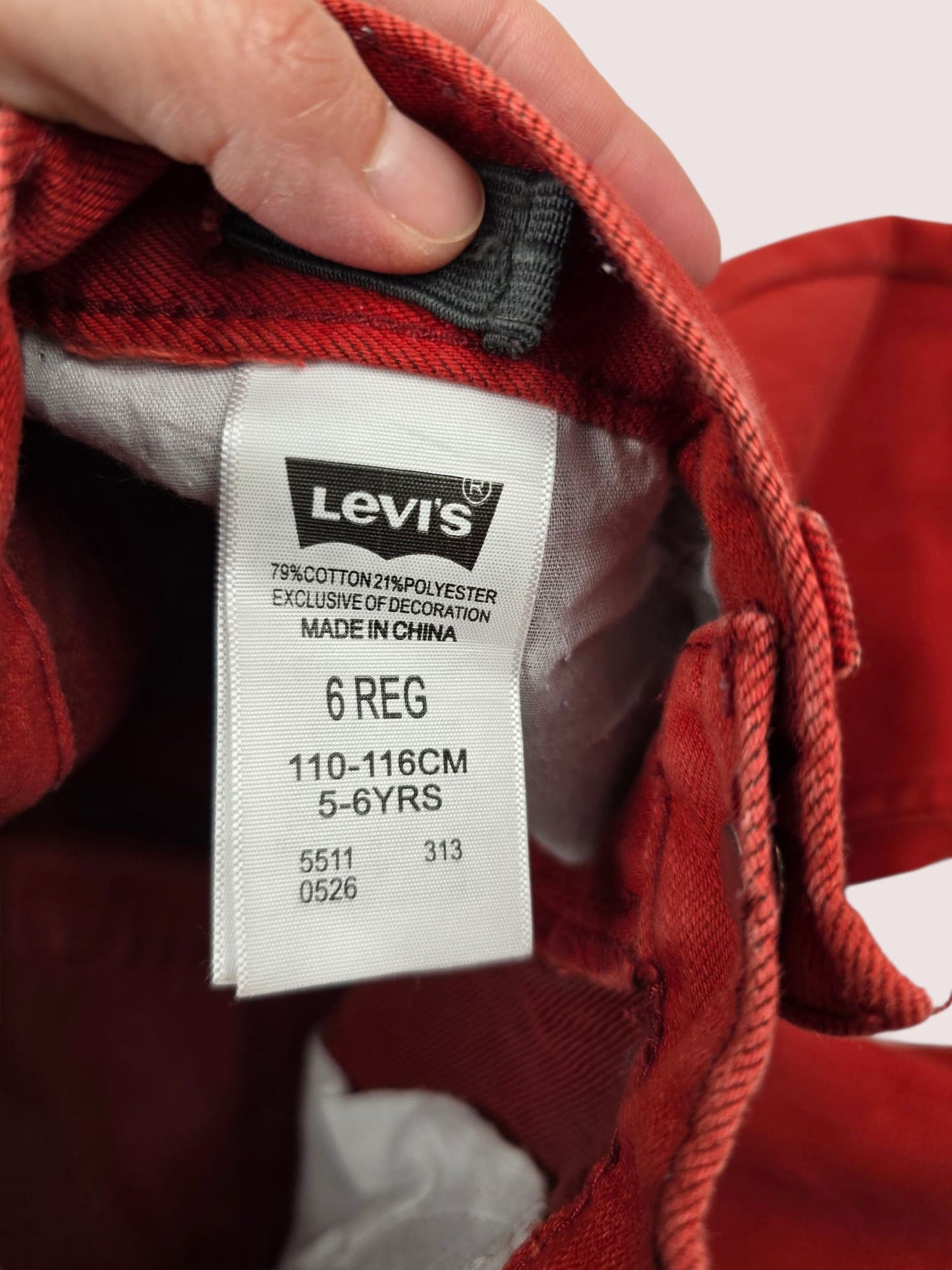 Deep red Levis 6slim