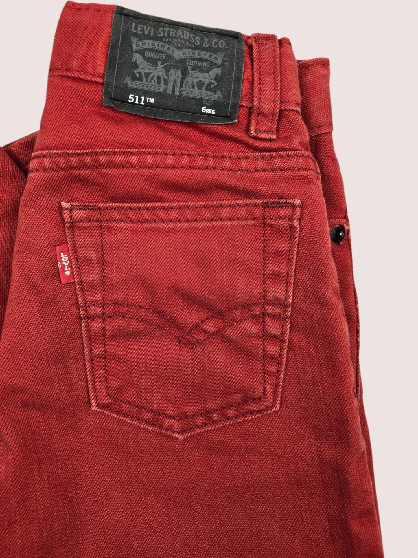 Deep red Levis 6slim