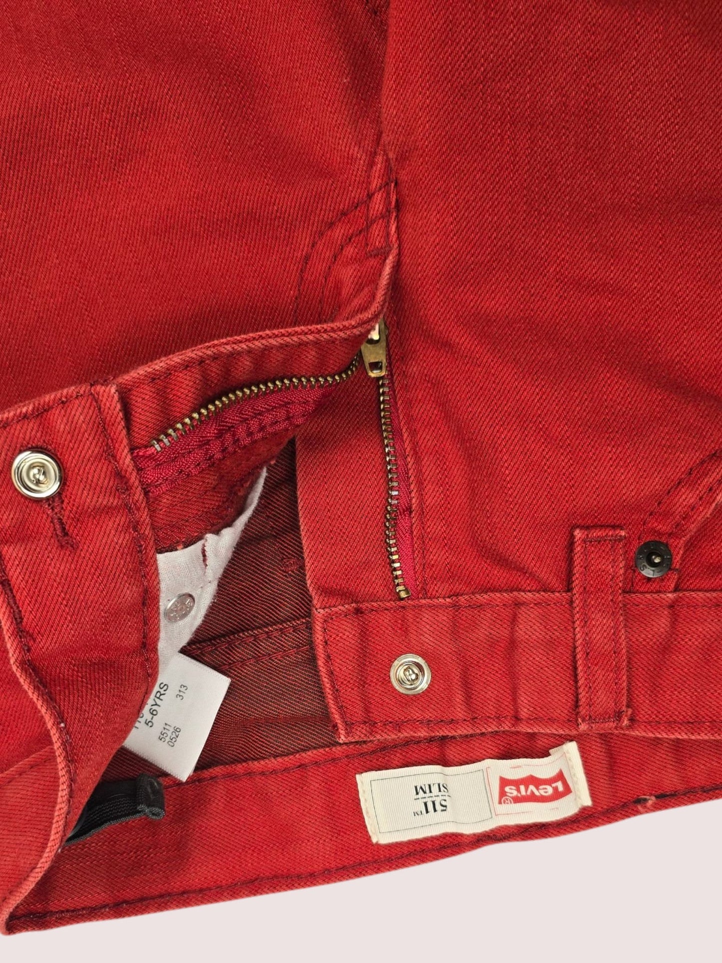 Deep red Levis 6slim