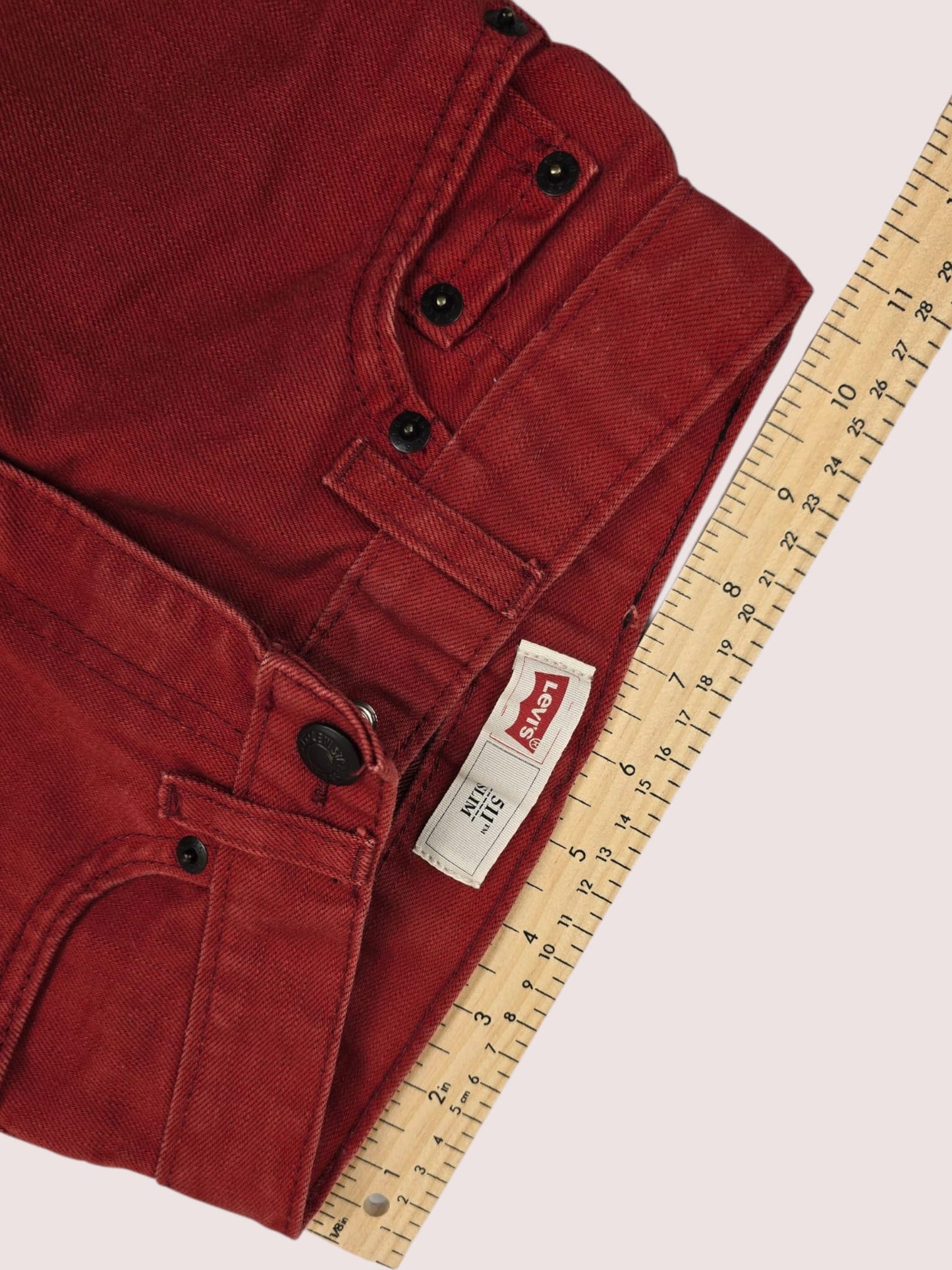 Deep red Levis 6slim