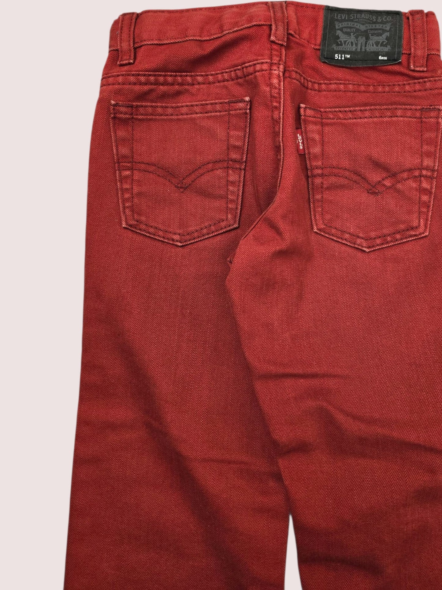 Deep red Levis 6slim